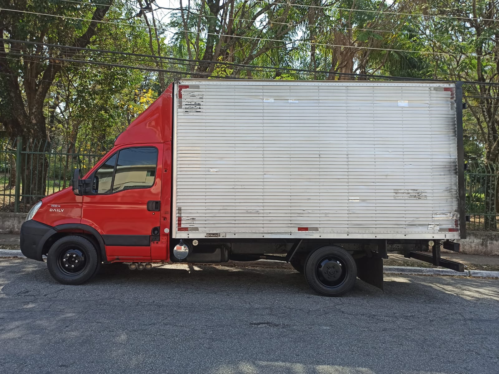 Iveco Daily 3.0 Diesel 35S14 Ano 2013 Baú