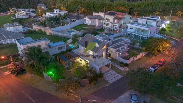 LINDA CASA DE ALTO PADRÃO EM CONDOMÍNIO